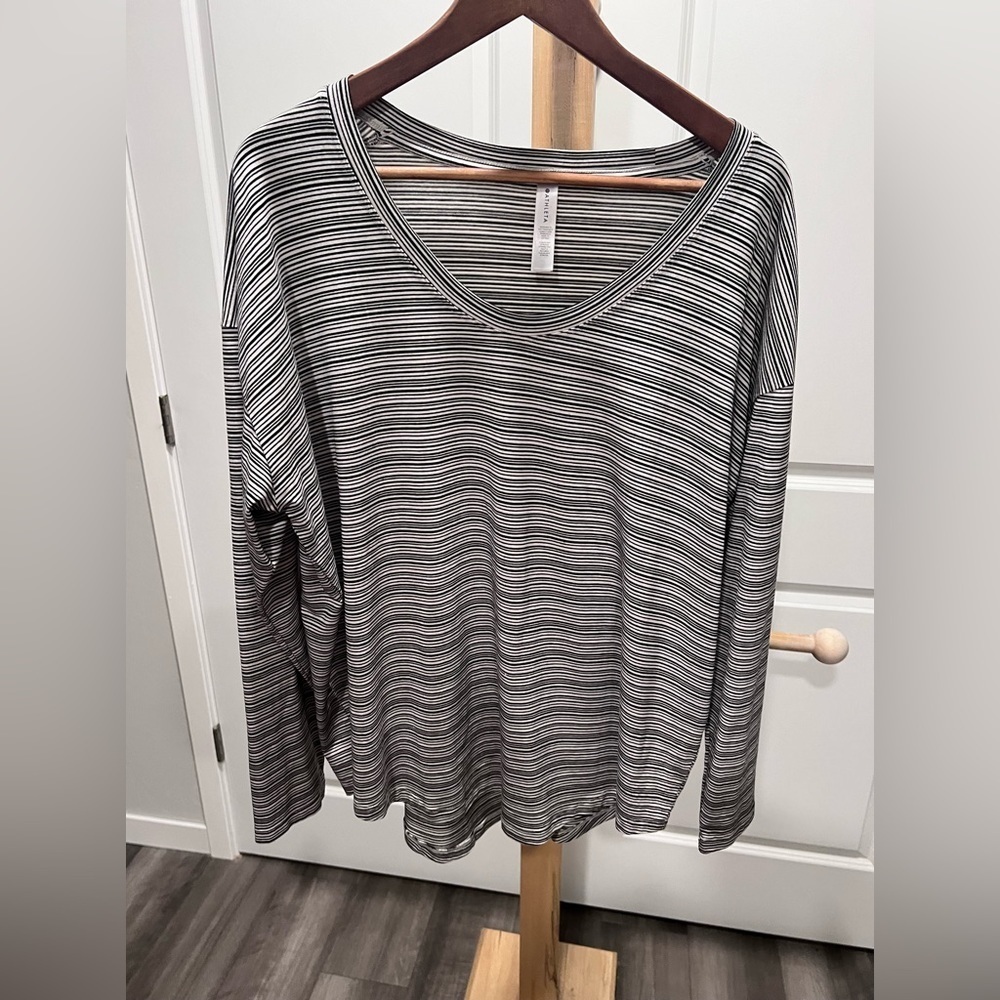 Athleta Cloudlight Stratus Striped Top In Whisper Stripe Black & White 2X